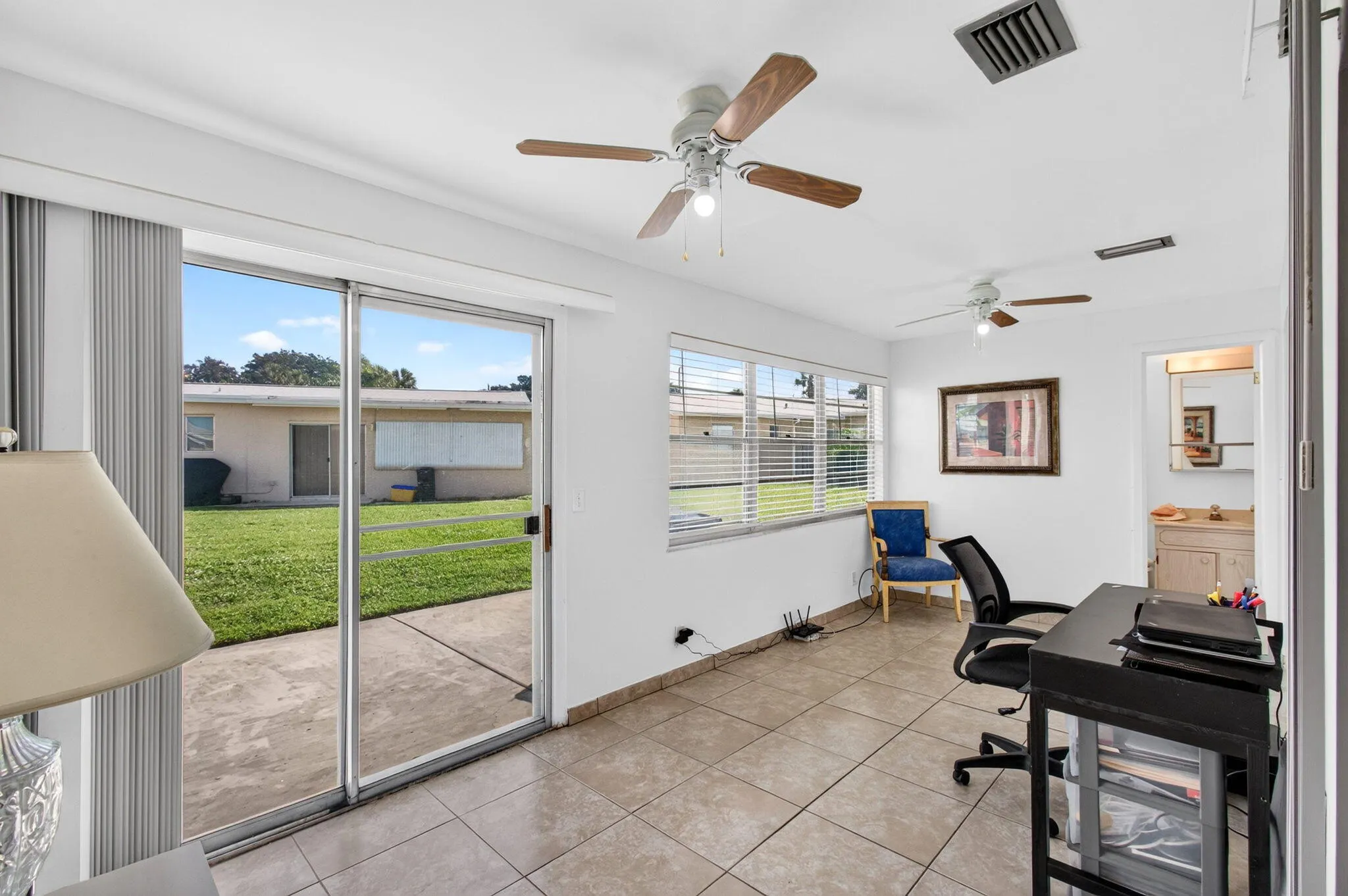 2703 Peer Lane