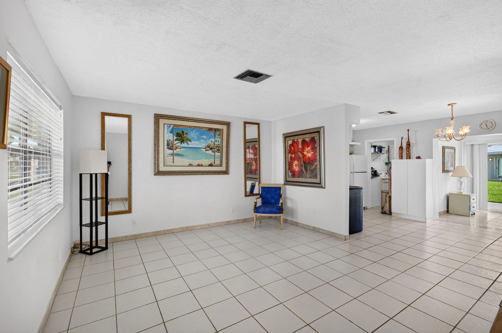 2703 Peer Lane