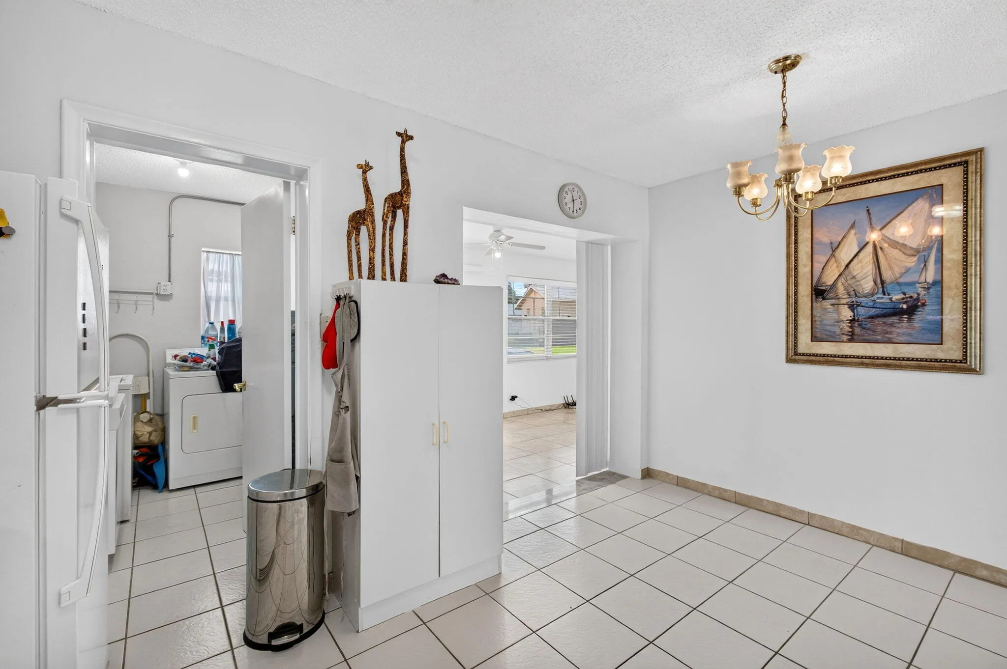 2703 Peer Lane