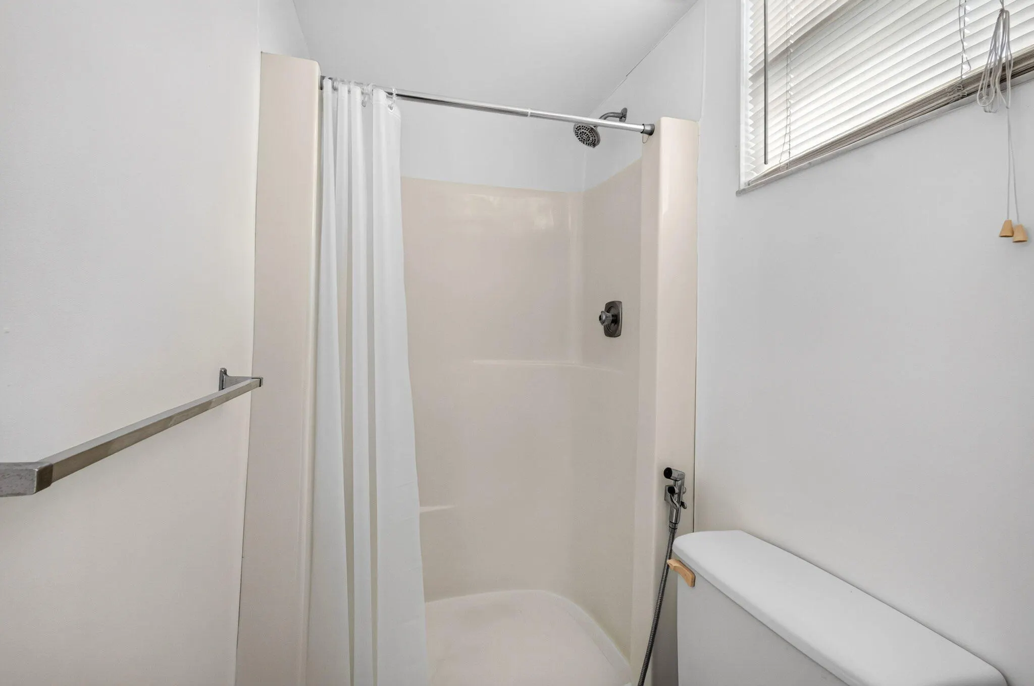 2703 Peer Lane