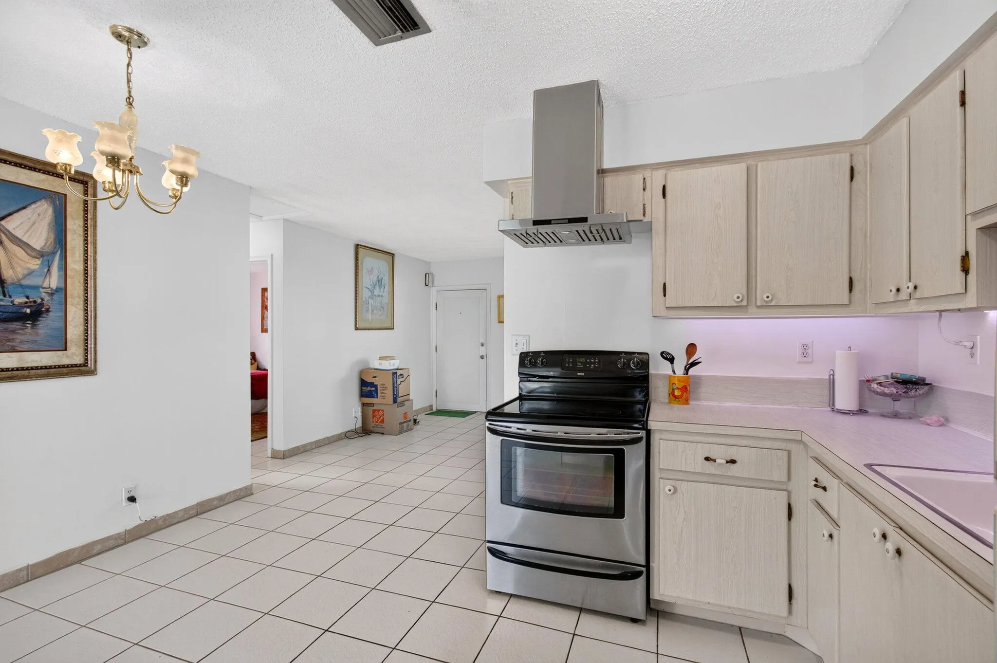 2703 Peer Lane