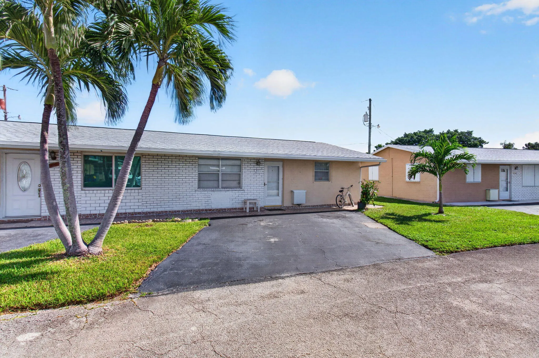 2703 Peer Lane