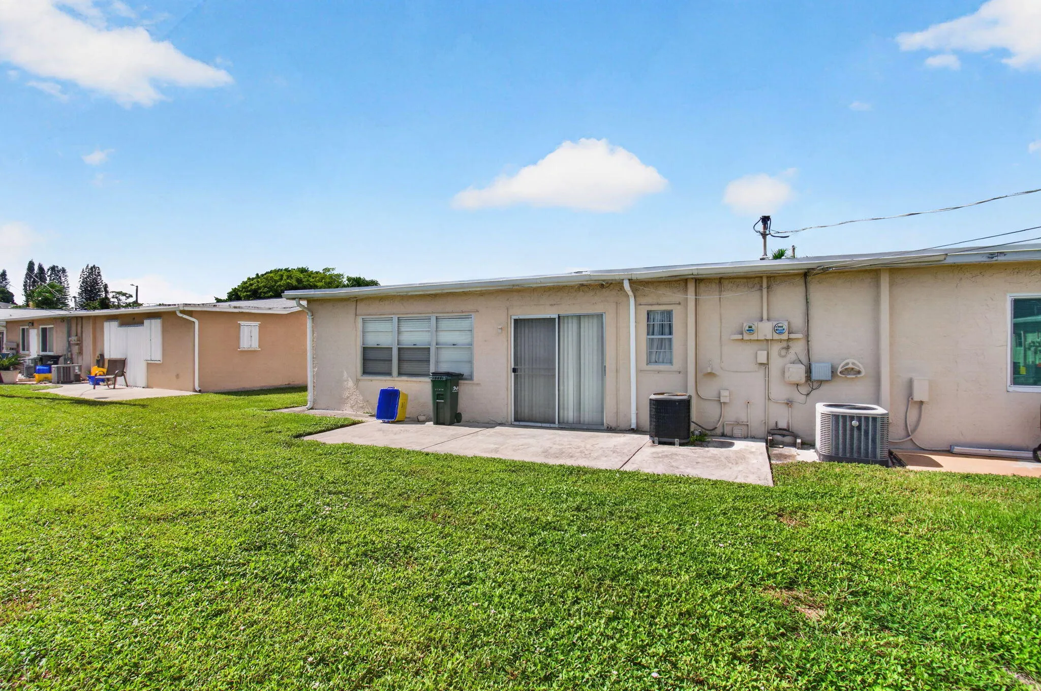 2703 Peer Lane