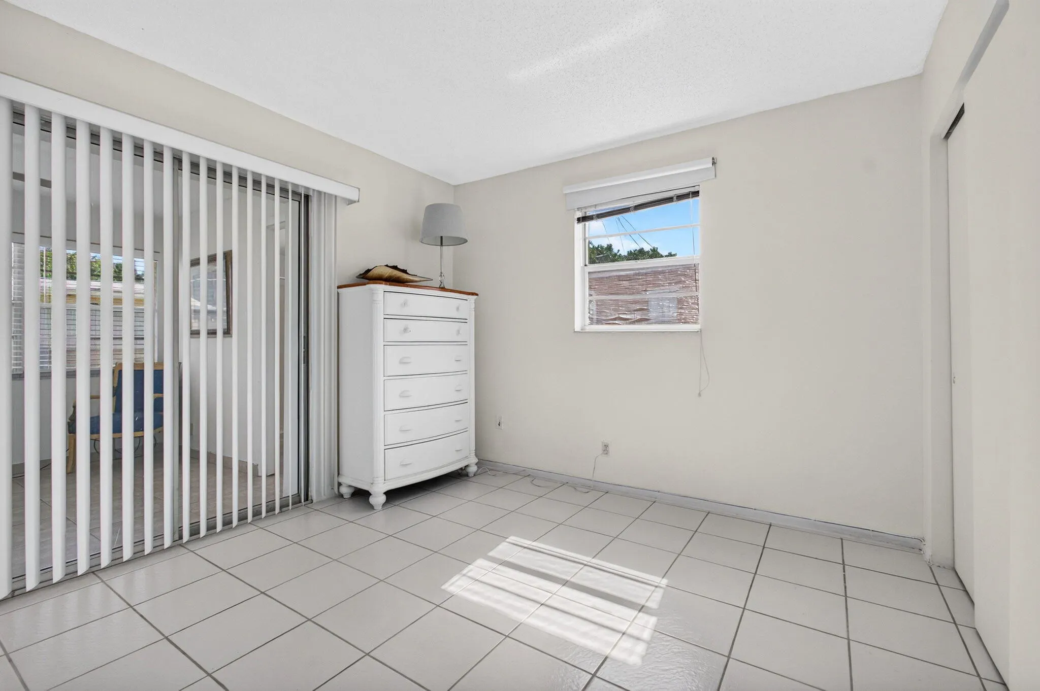 2703 Peer Lane