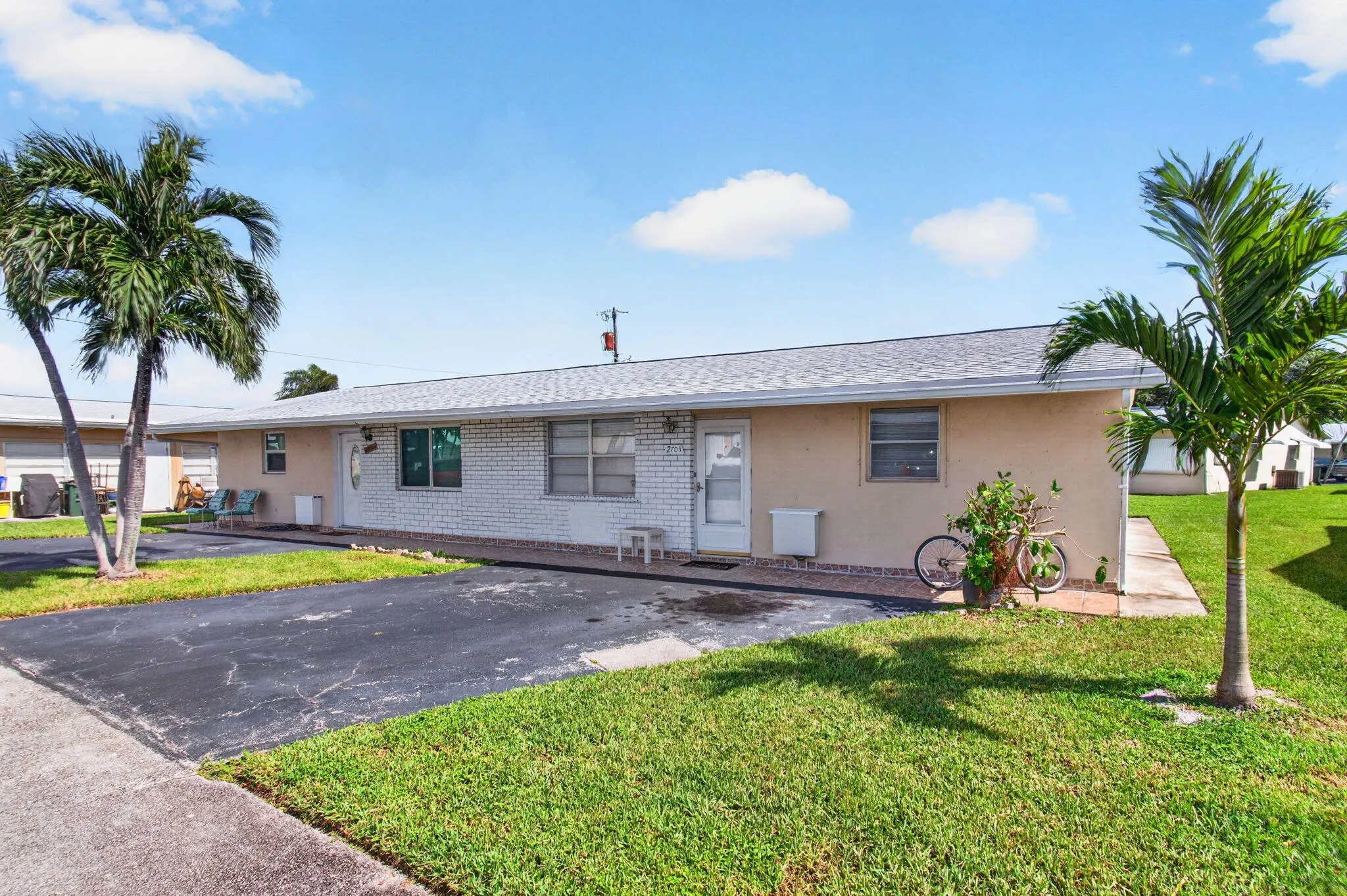 2703 Peer Lane