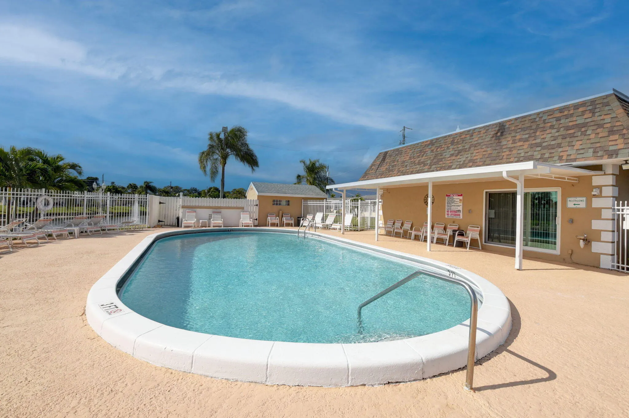 2703 Peer Lane