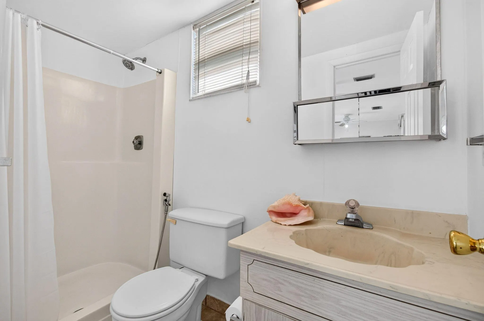2703 Peer Lane