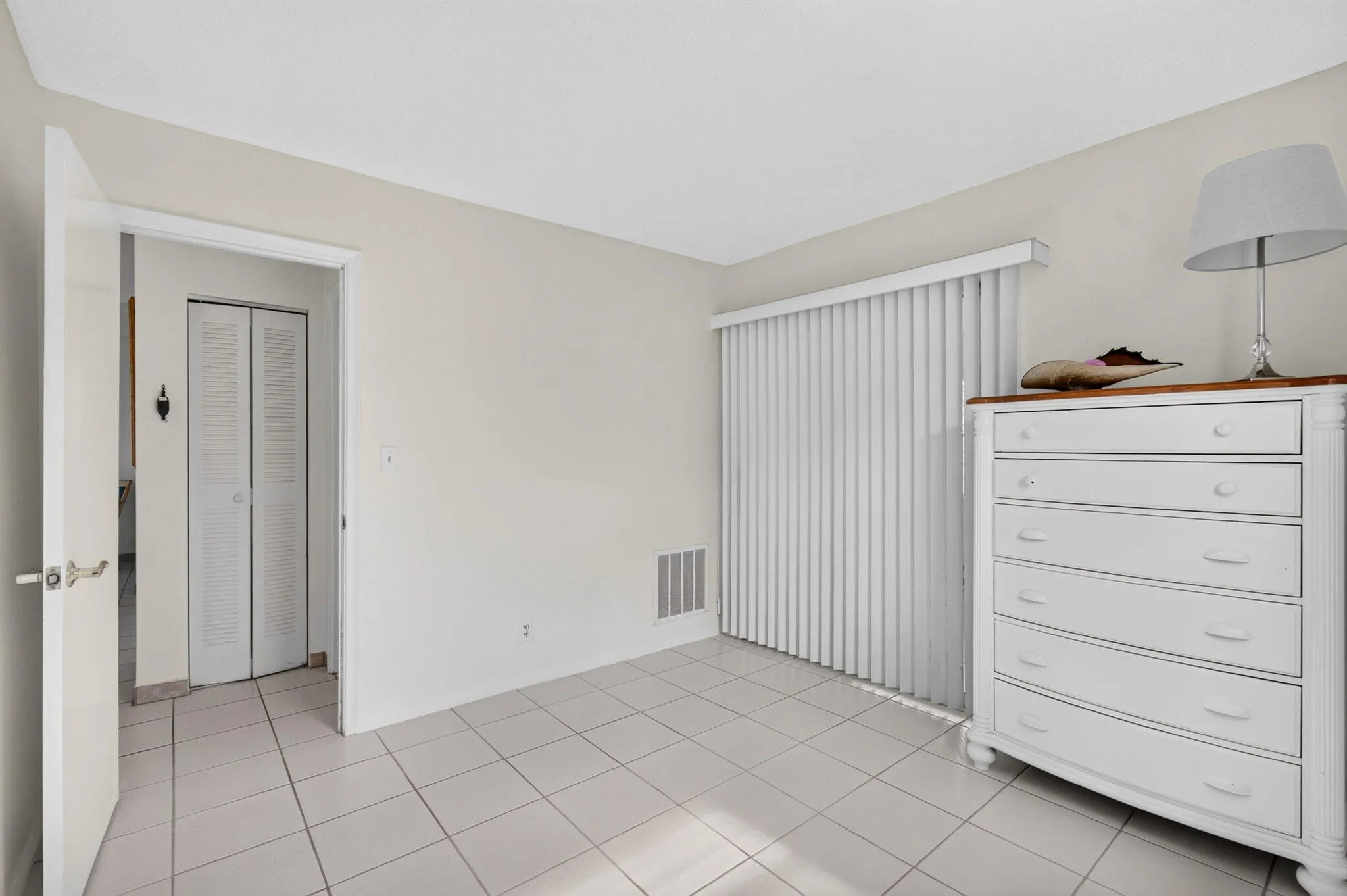 2703 Peer Lane