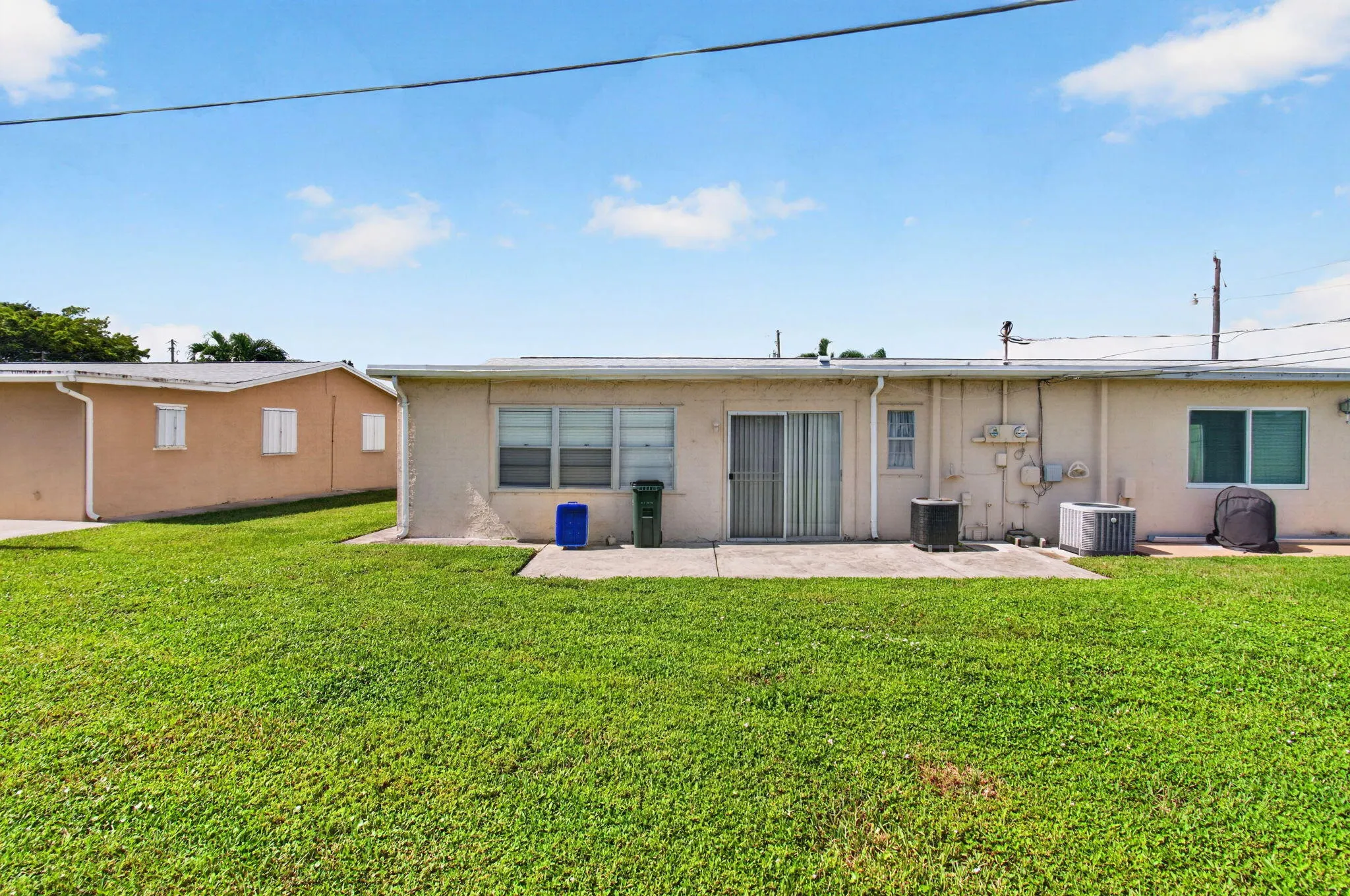 2703 Peer Lane