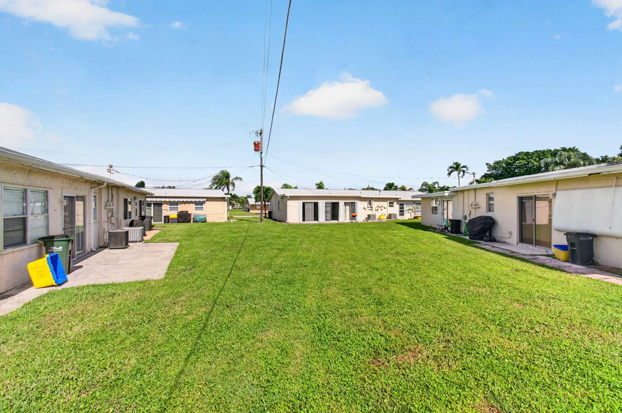 2703 Peer Lane