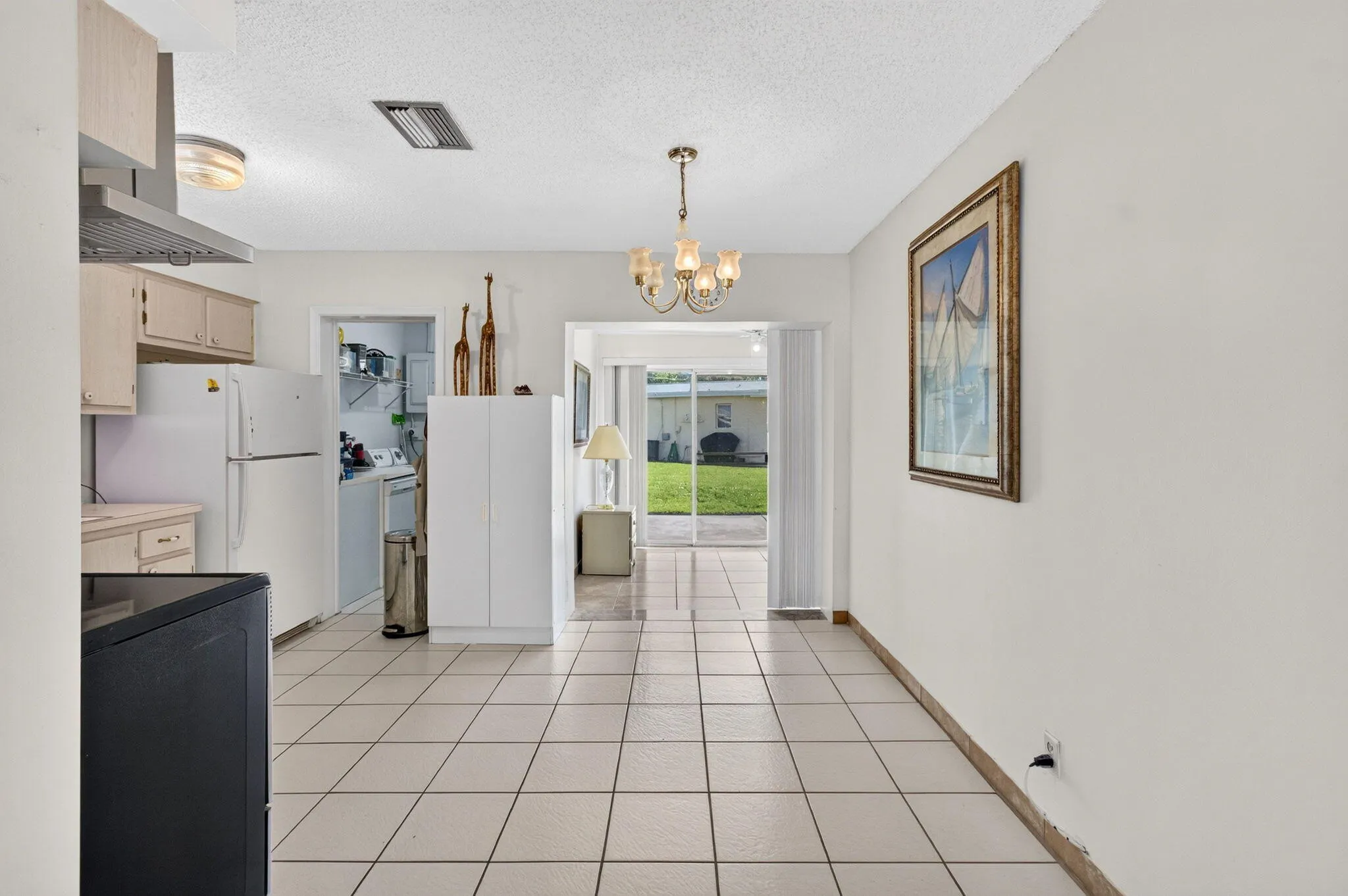 2703 Peer Lane