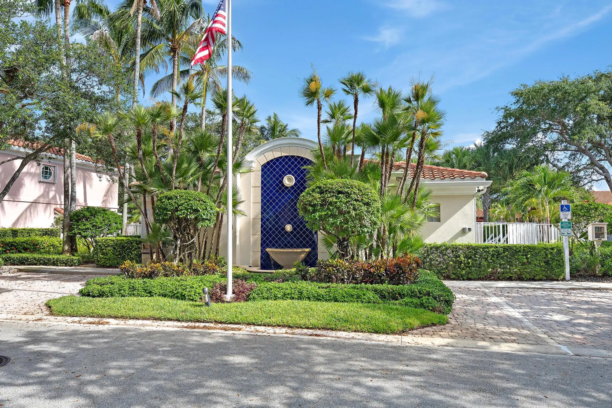 79 TALL OAKS Circle