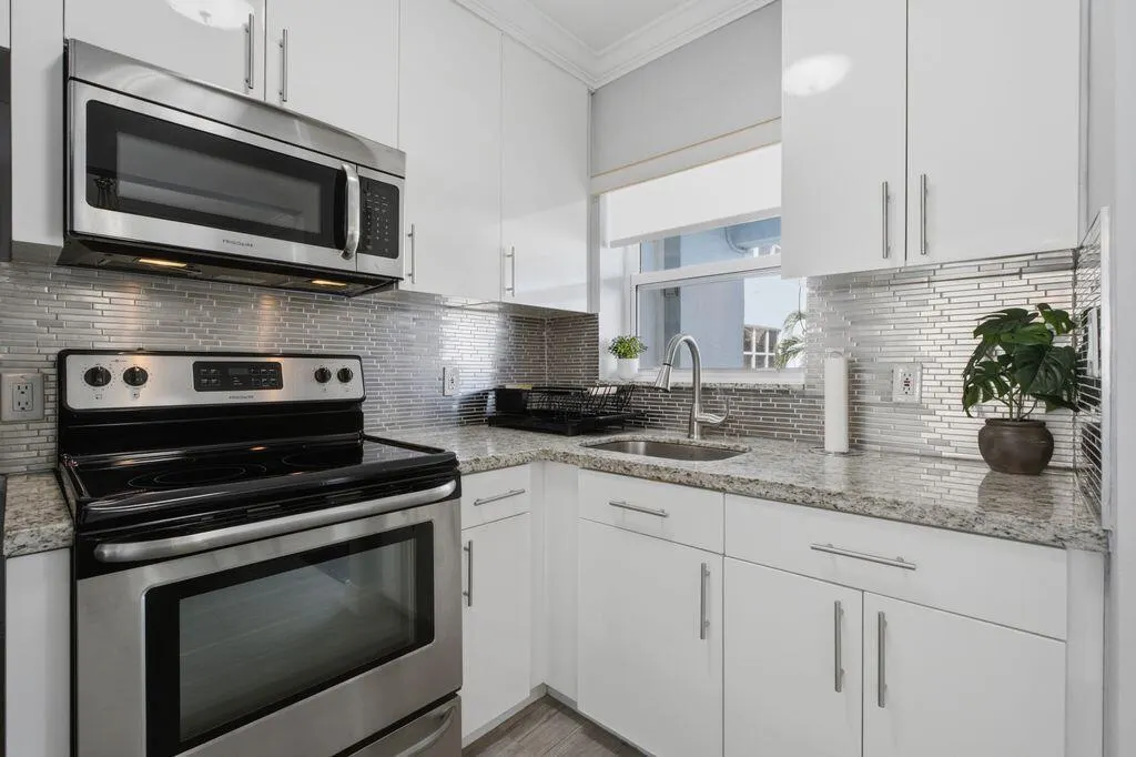 315 VAN BUREN Street #205B