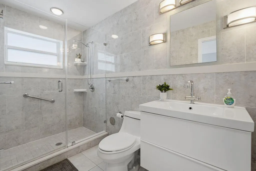 315 VAN BUREN Street #205B