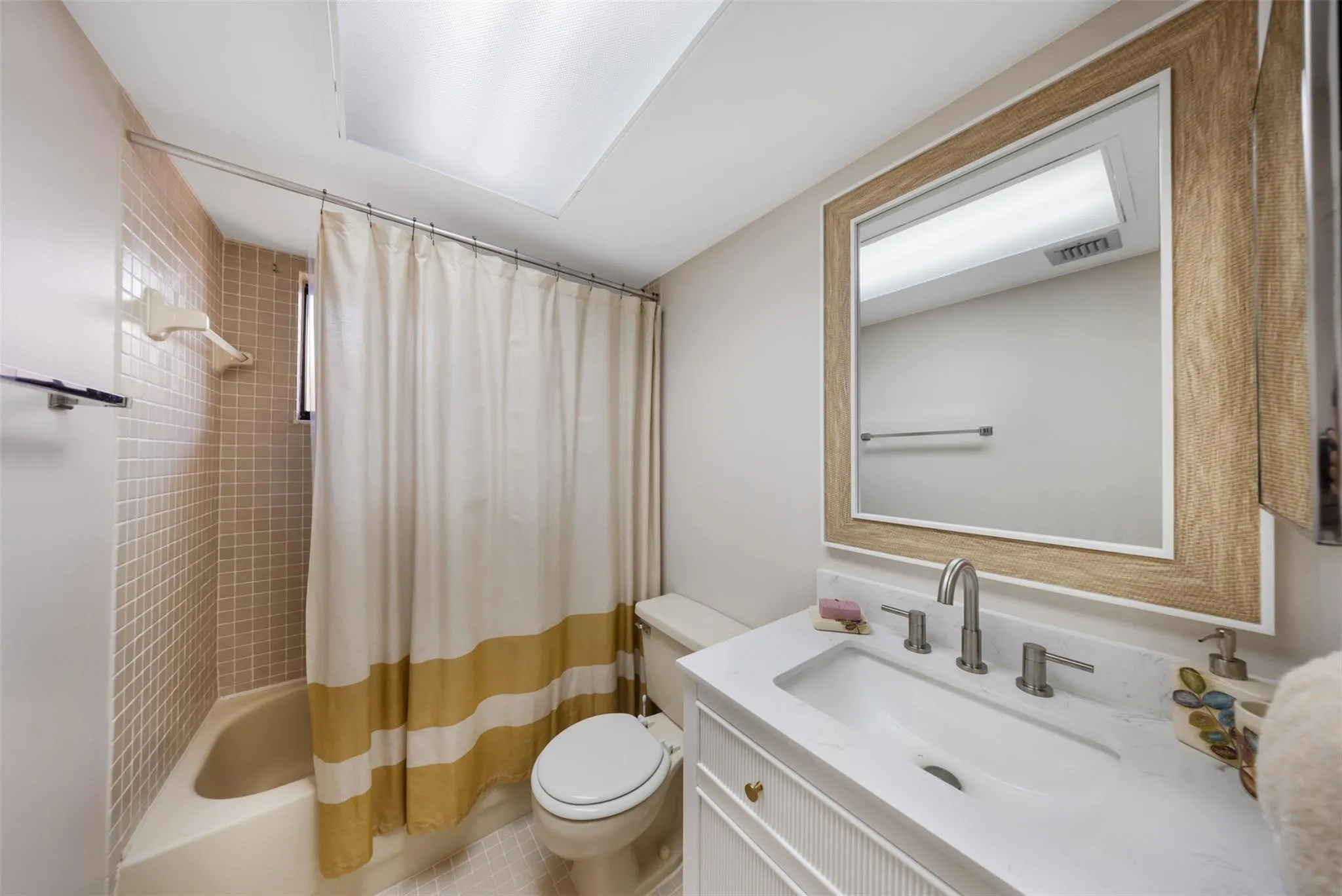 5250 LAS VERDES Circle #317