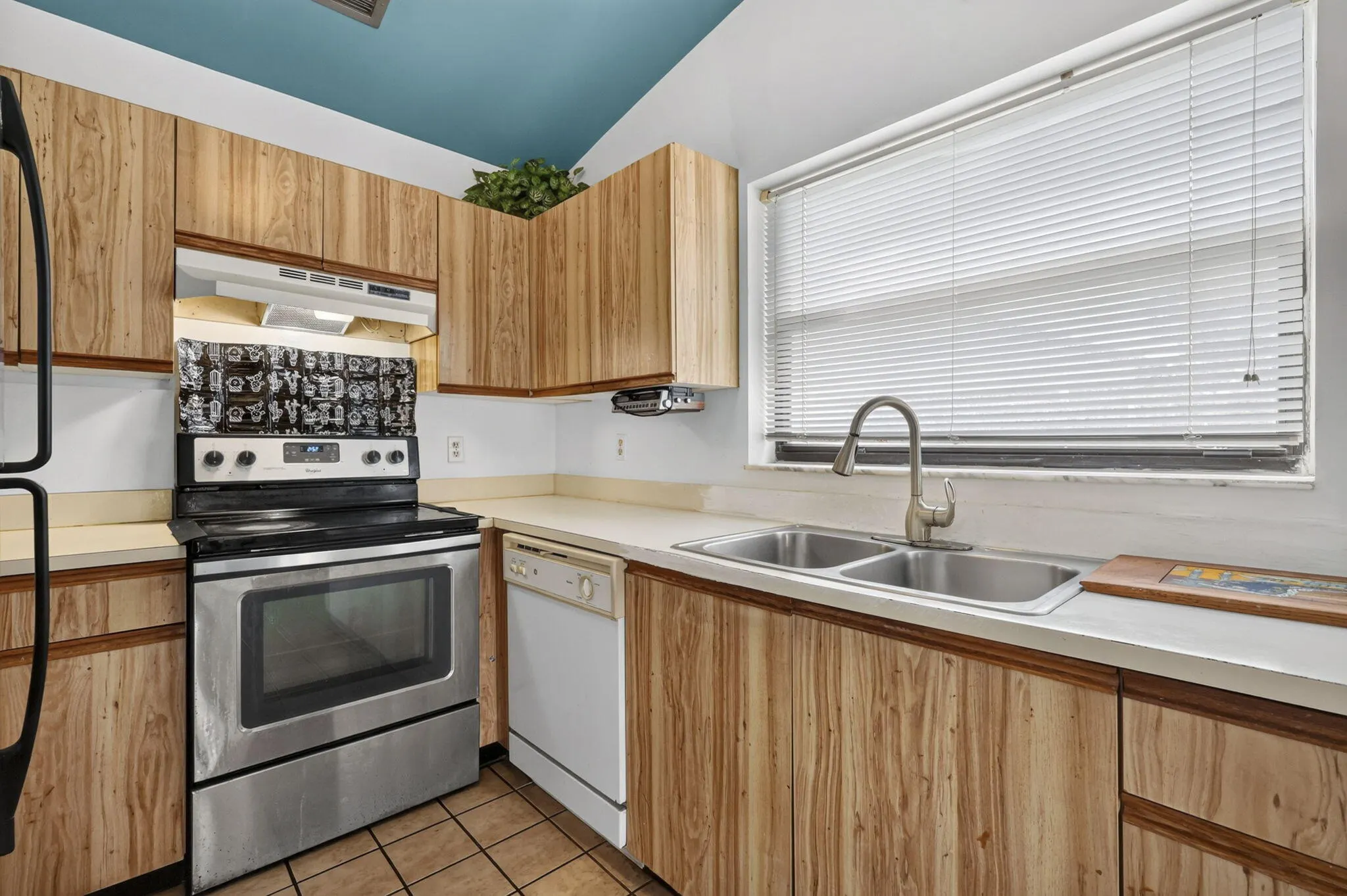 3326 Perimeter Drive