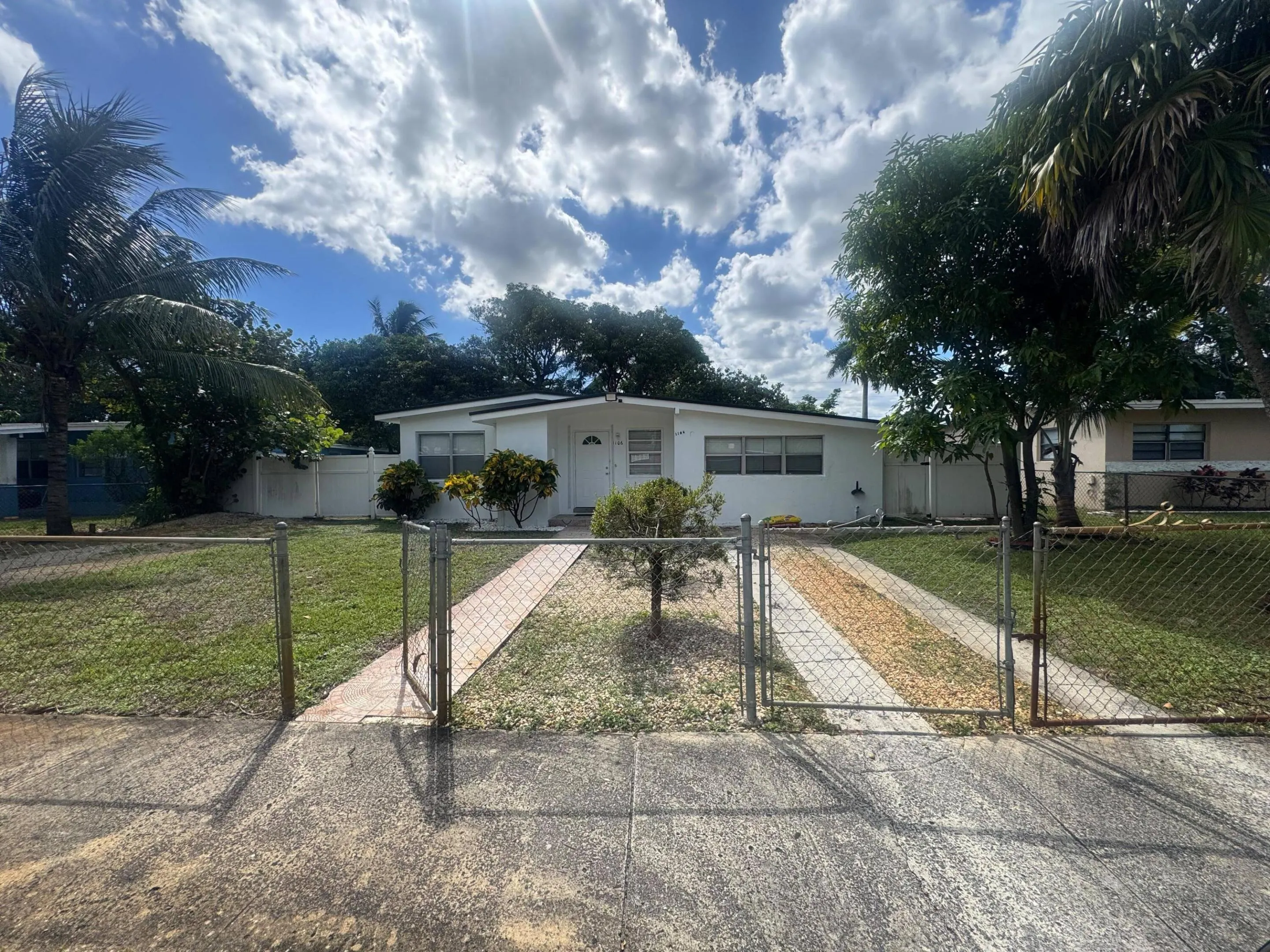 1106 NW 14TH Court