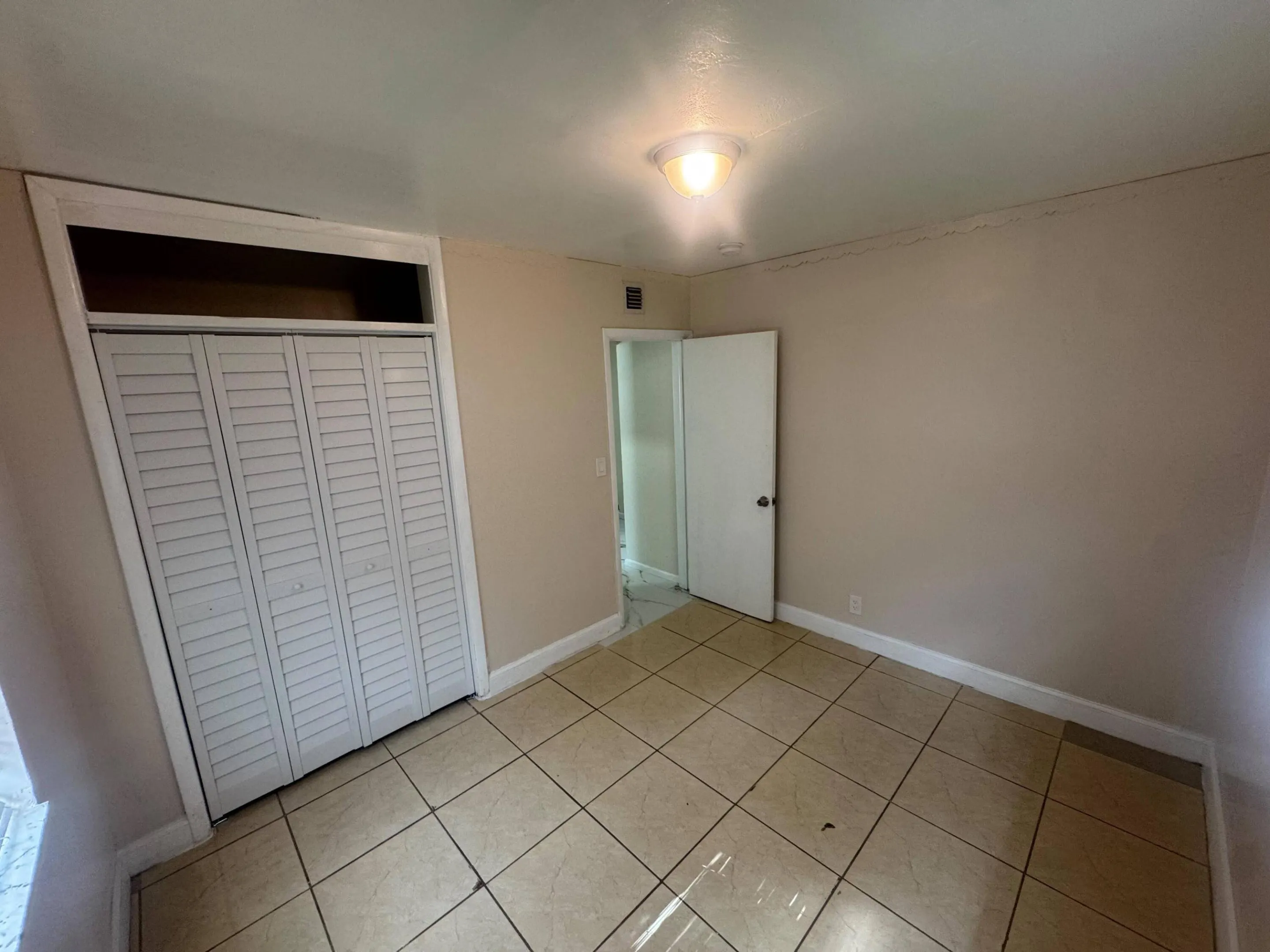 1106 NW 14TH Court