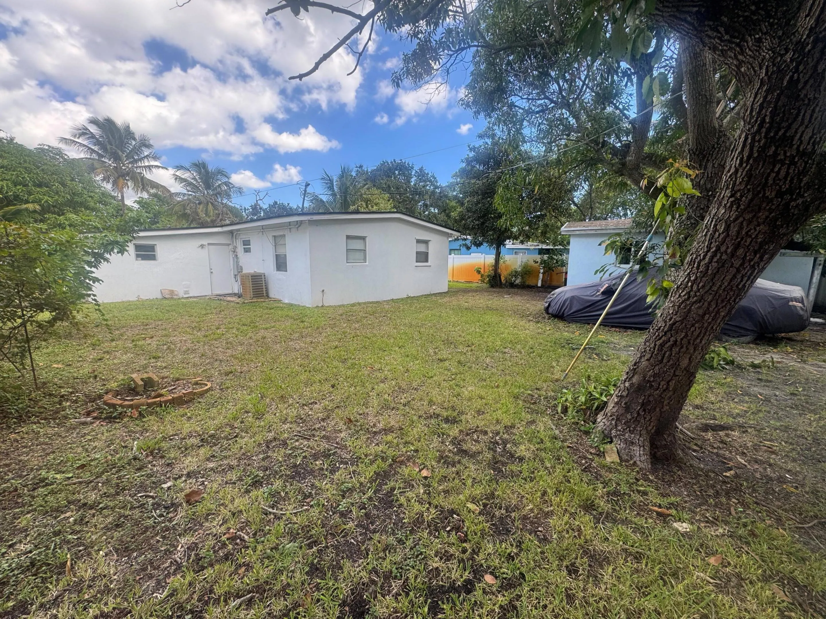 1106 NW 14TH Court