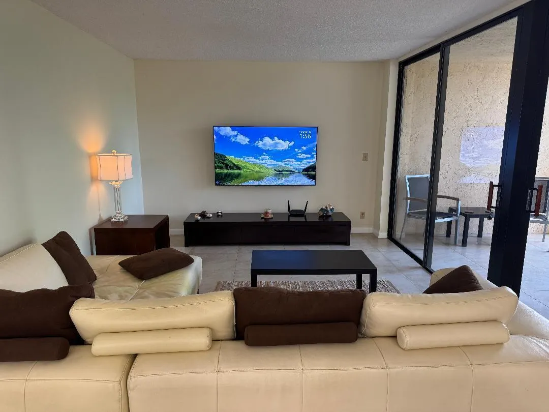 825 EGRET Circle SE #304