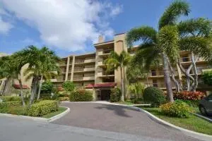 825 EGRET Circle SE #304