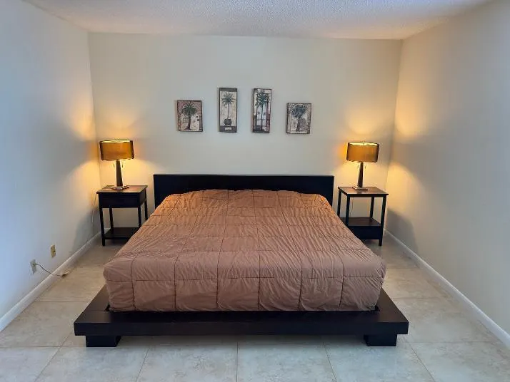 825 EGRET Circle SE #304