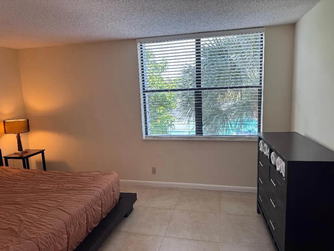825 EGRET Circle SE #304