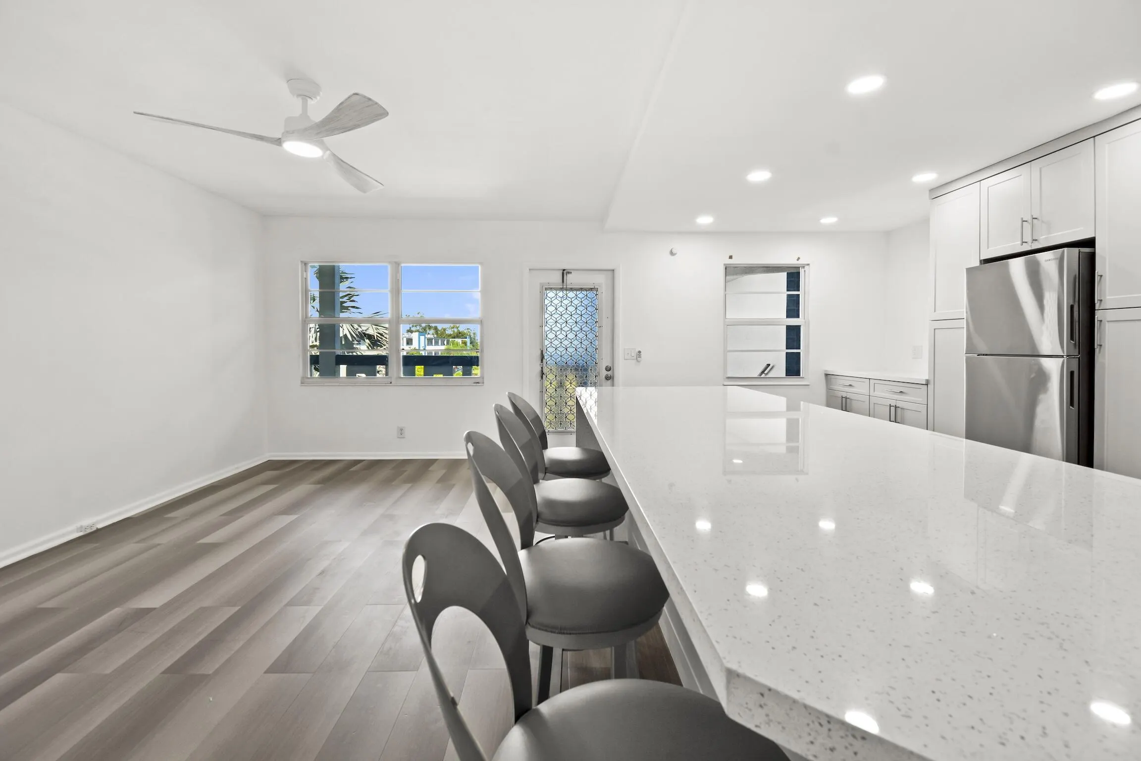 4047 Lincoln #C