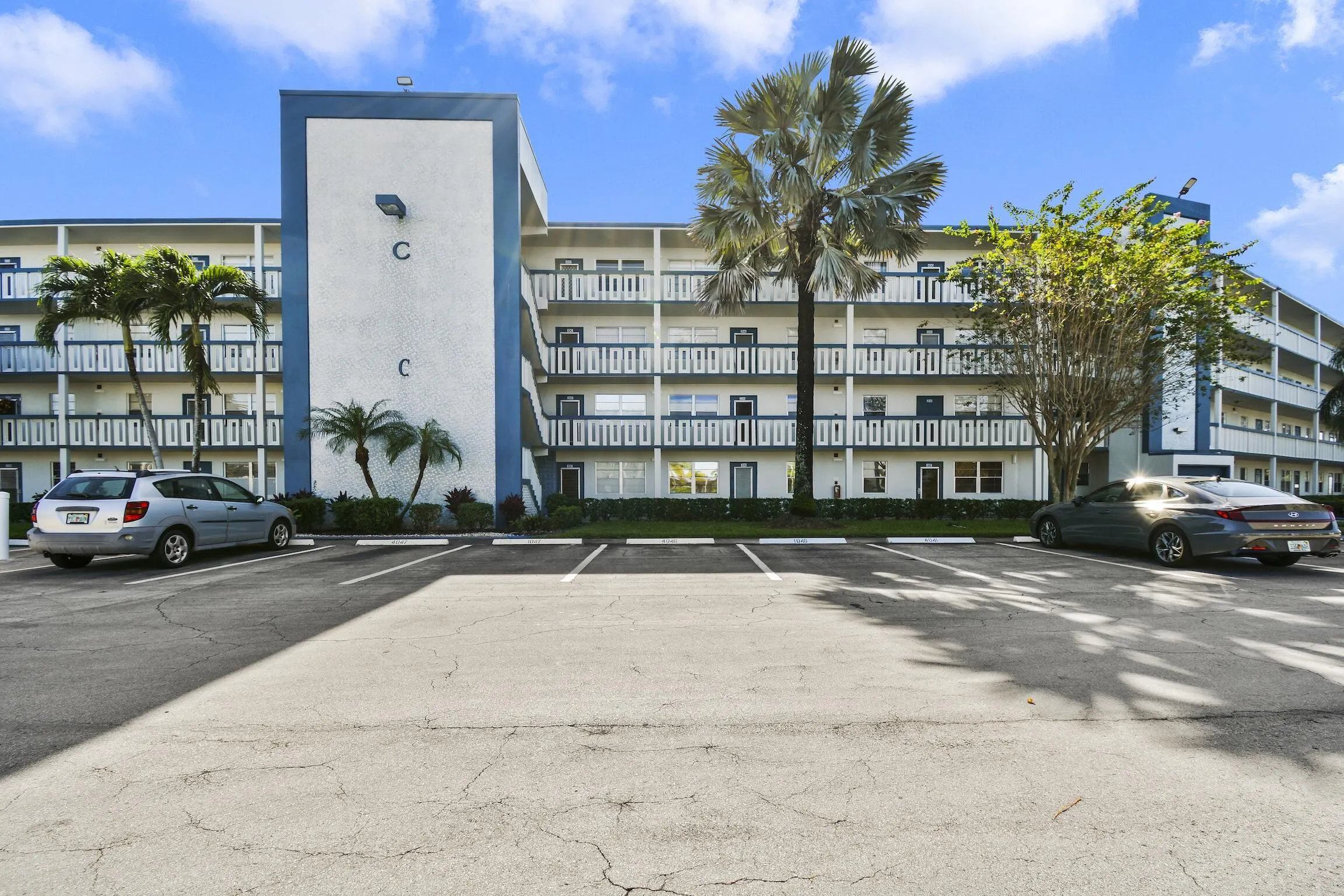 4047 Lincoln #C