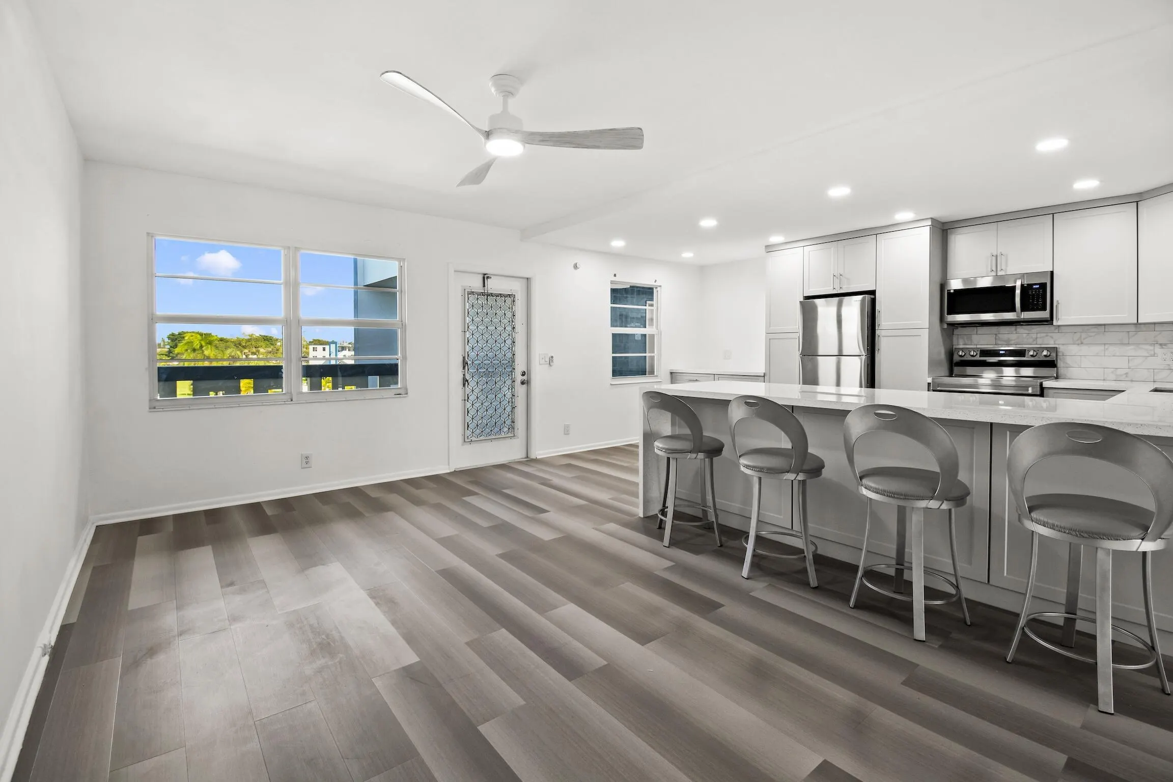 4047 Lincoln #C
