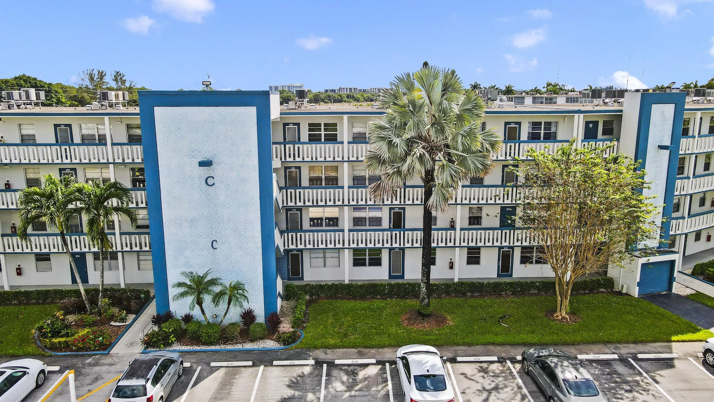 4047 Lincoln #C