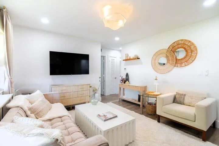 246 NE 14TH Street