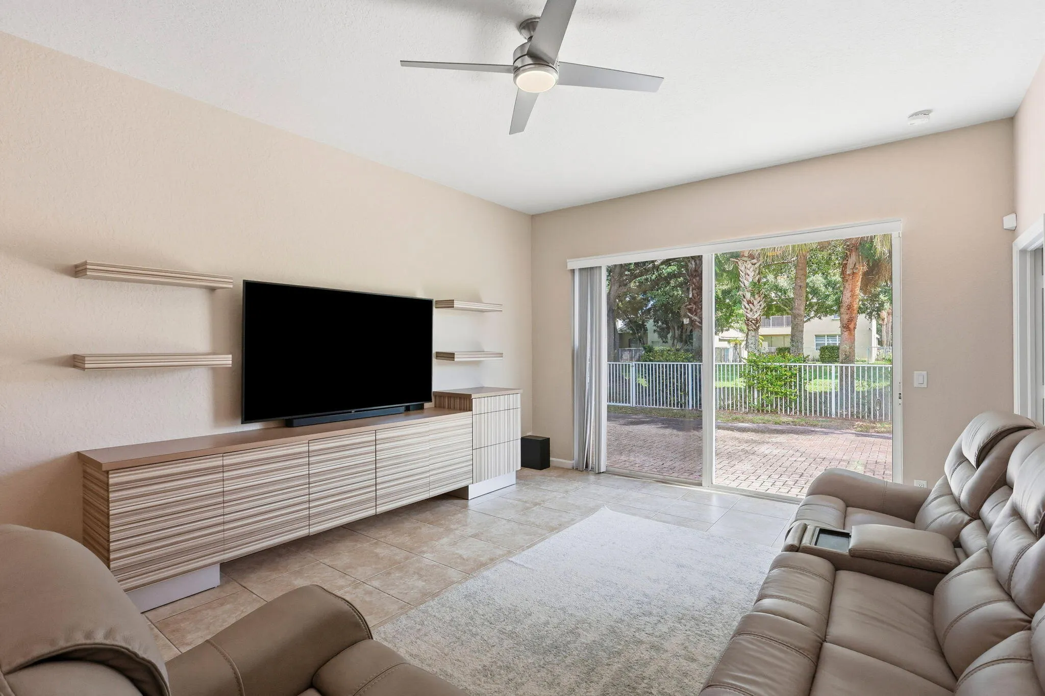 375 BERENGER Walk