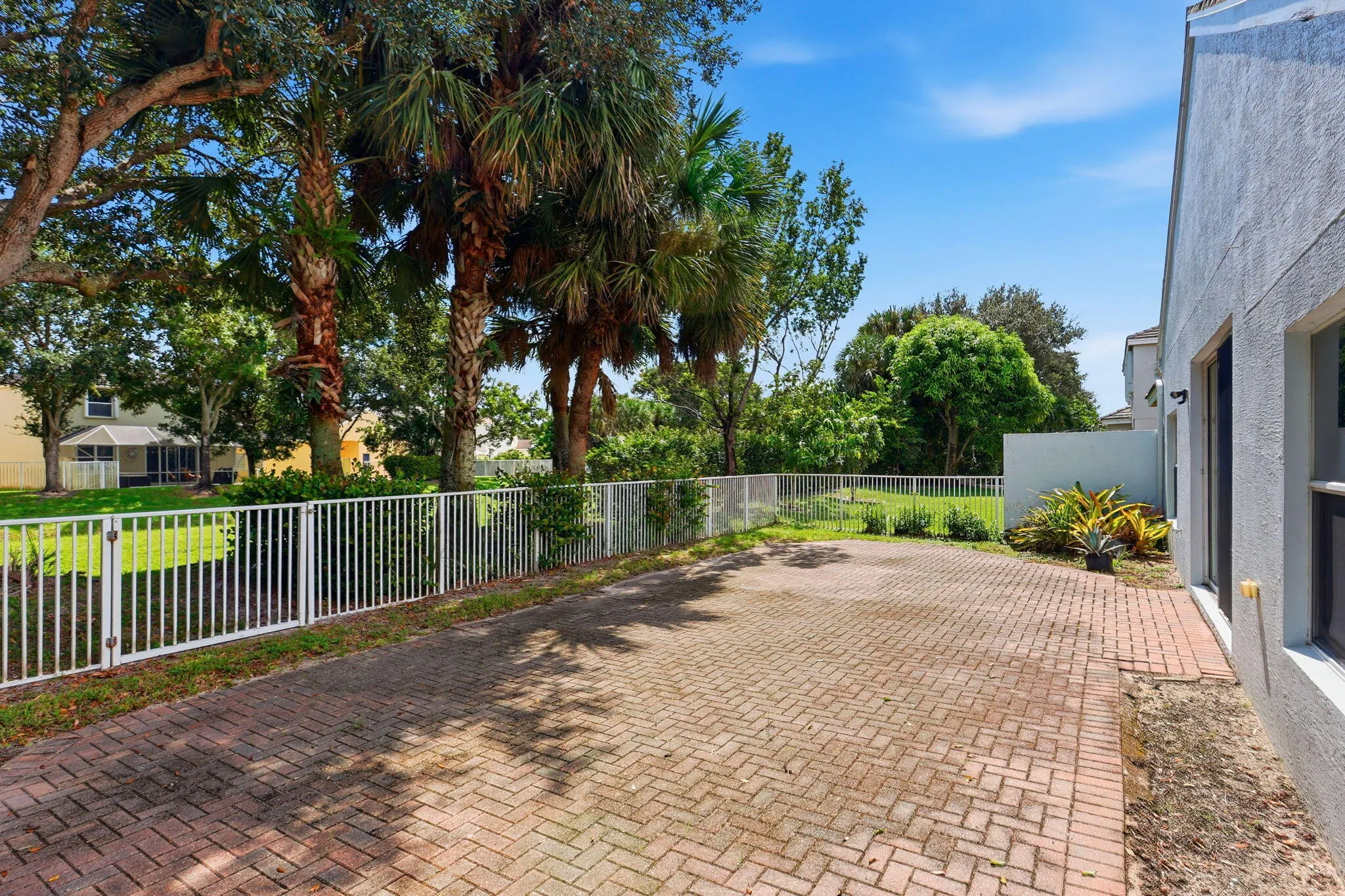 375 BERENGER Walk