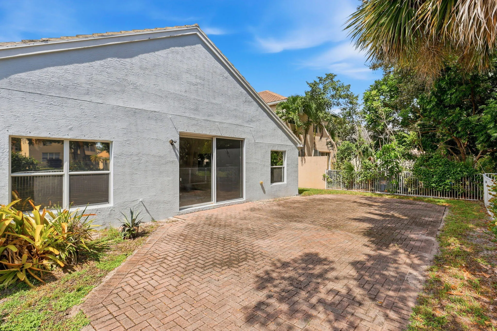 375 BERENGER Walk