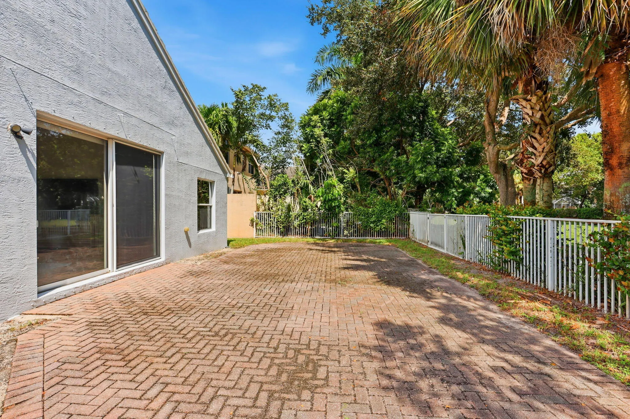 375 BERENGER Walk