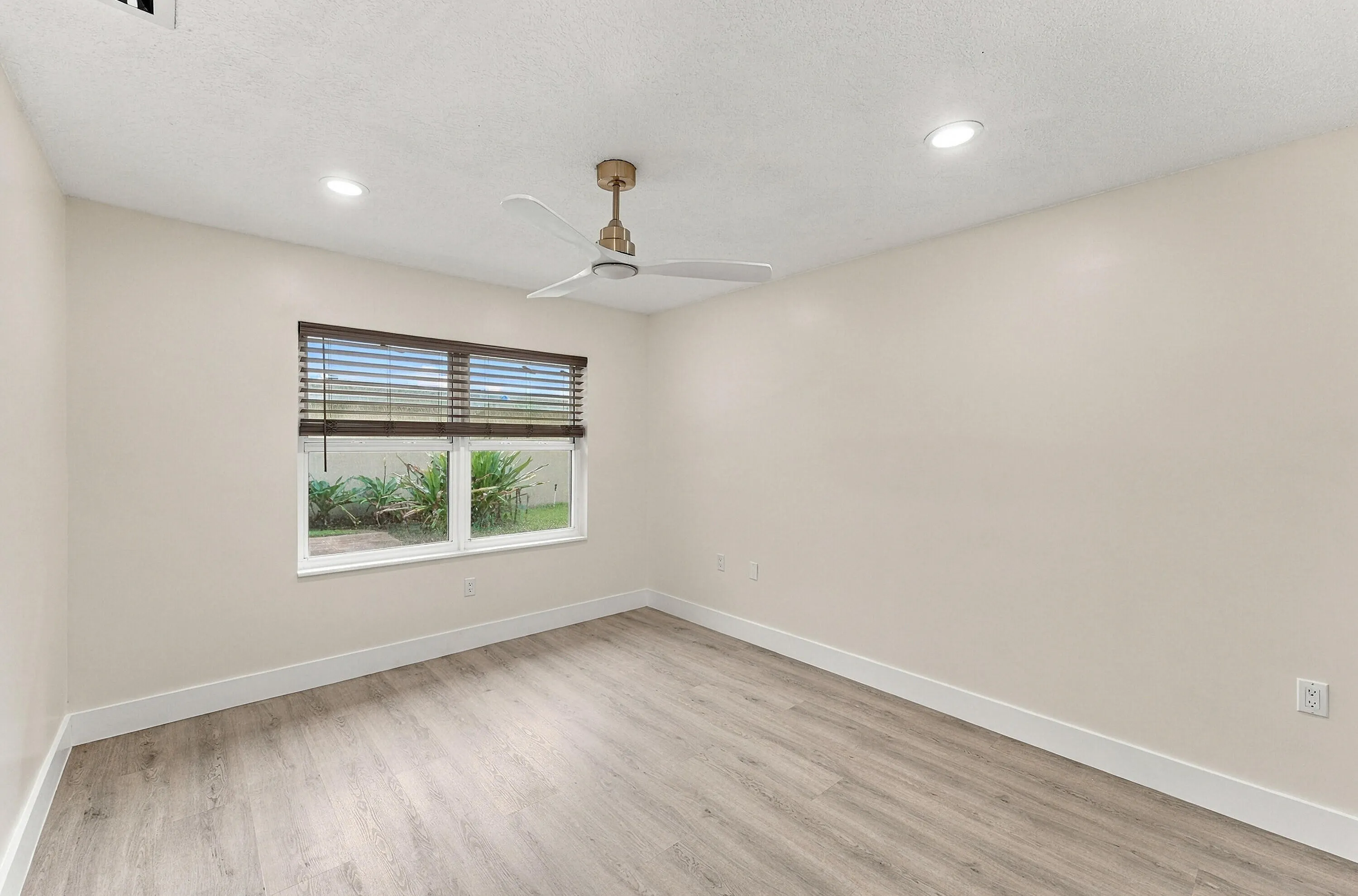 2398 Saratoga Bay Drive