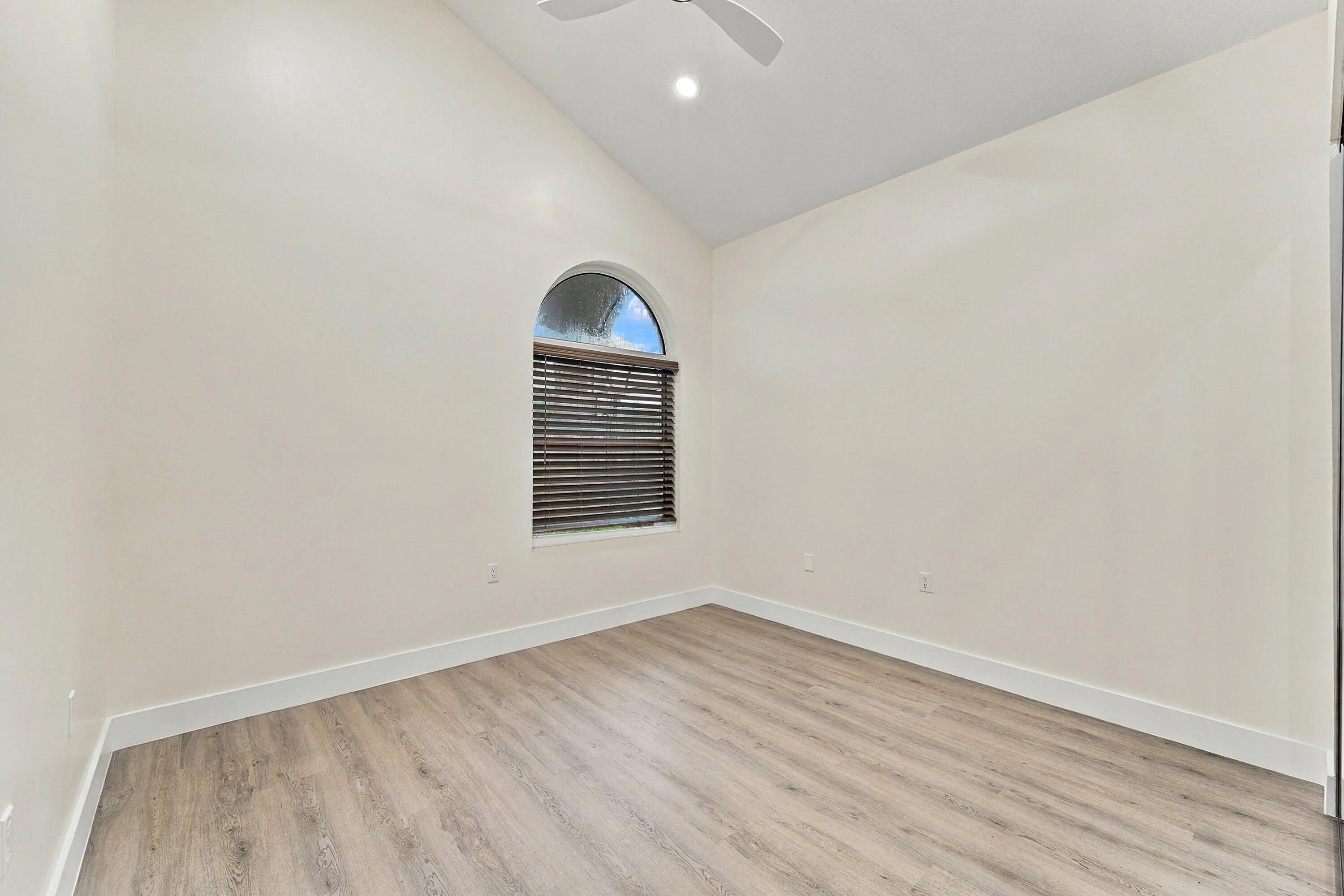 2398 Saratoga Bay Drive