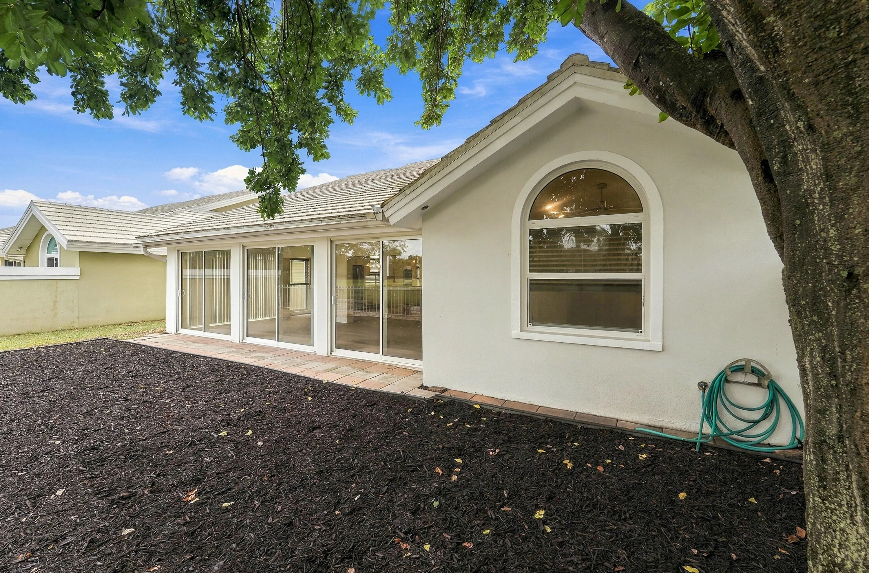 2398 Saratoga Bay Drive