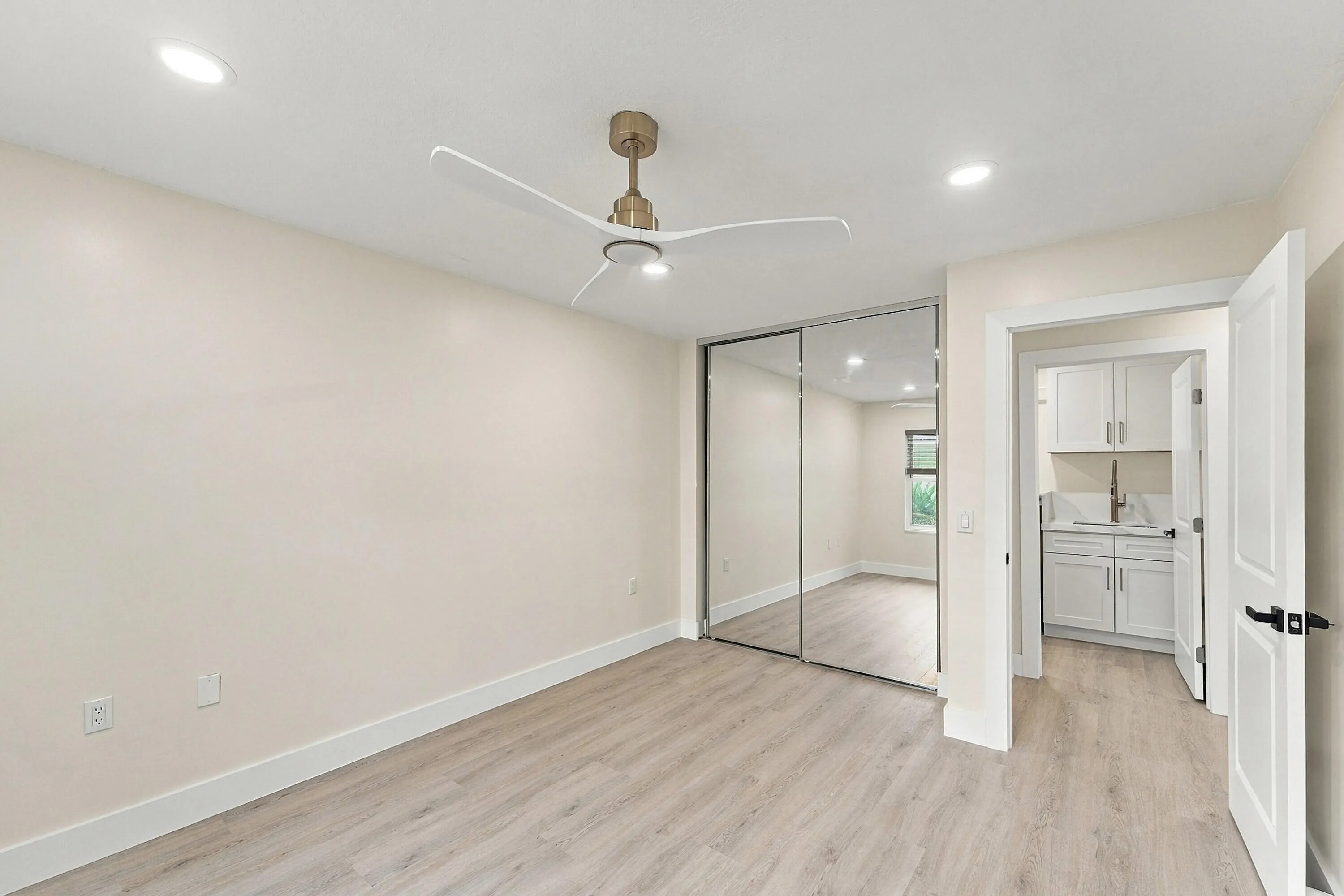 2398 Saratoga Bay Drive