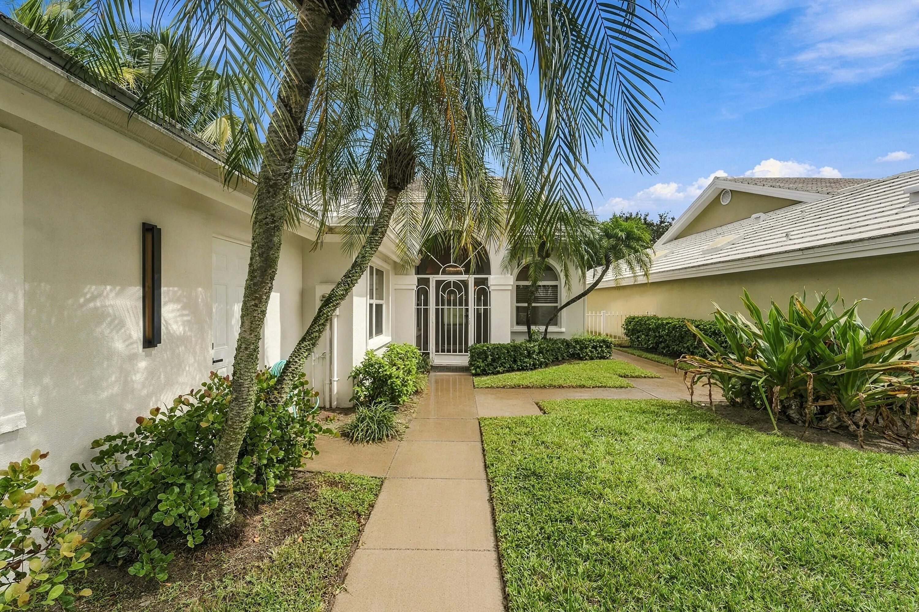 2398 Saratoga Bay Drive
