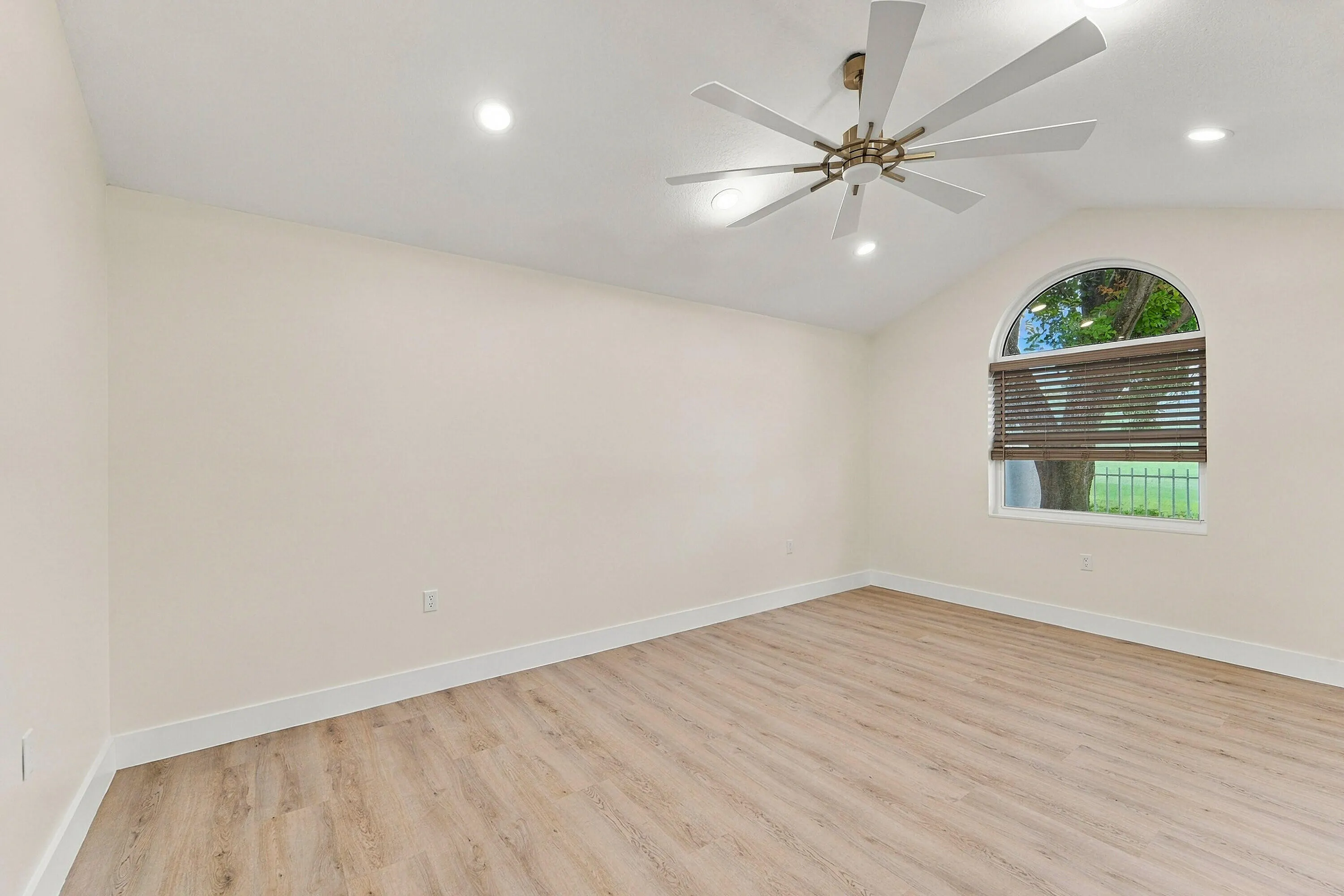 2398 Saratoga Bay Drive
