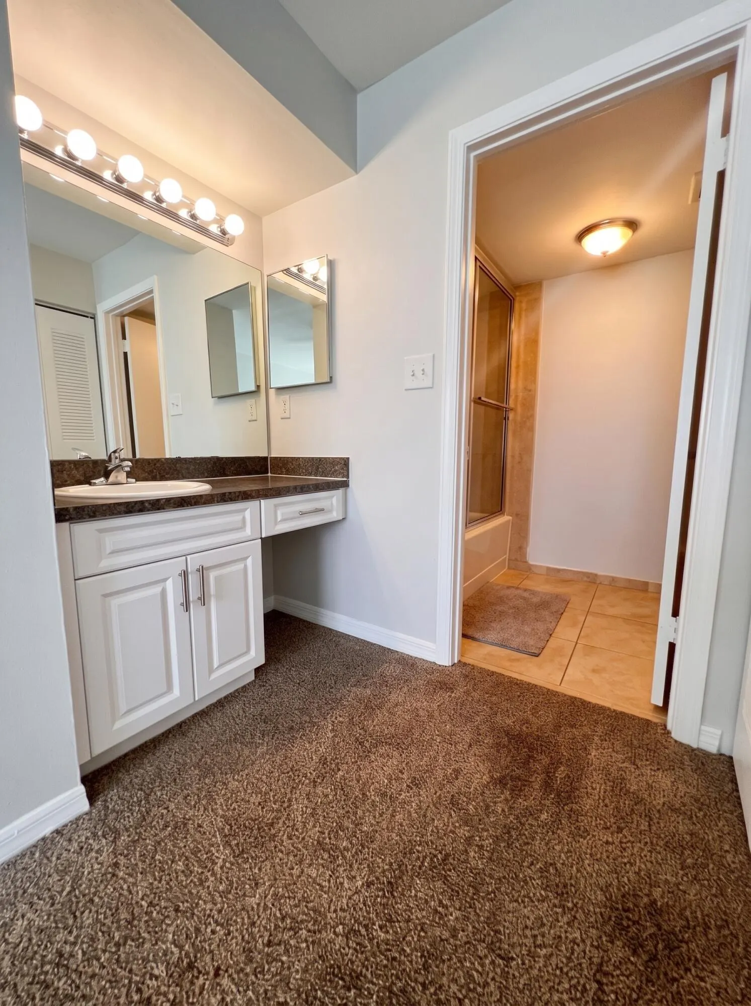 6101 GLENMOOR Drive