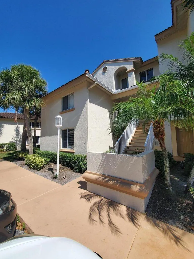 6101 GLENMOOR Drive