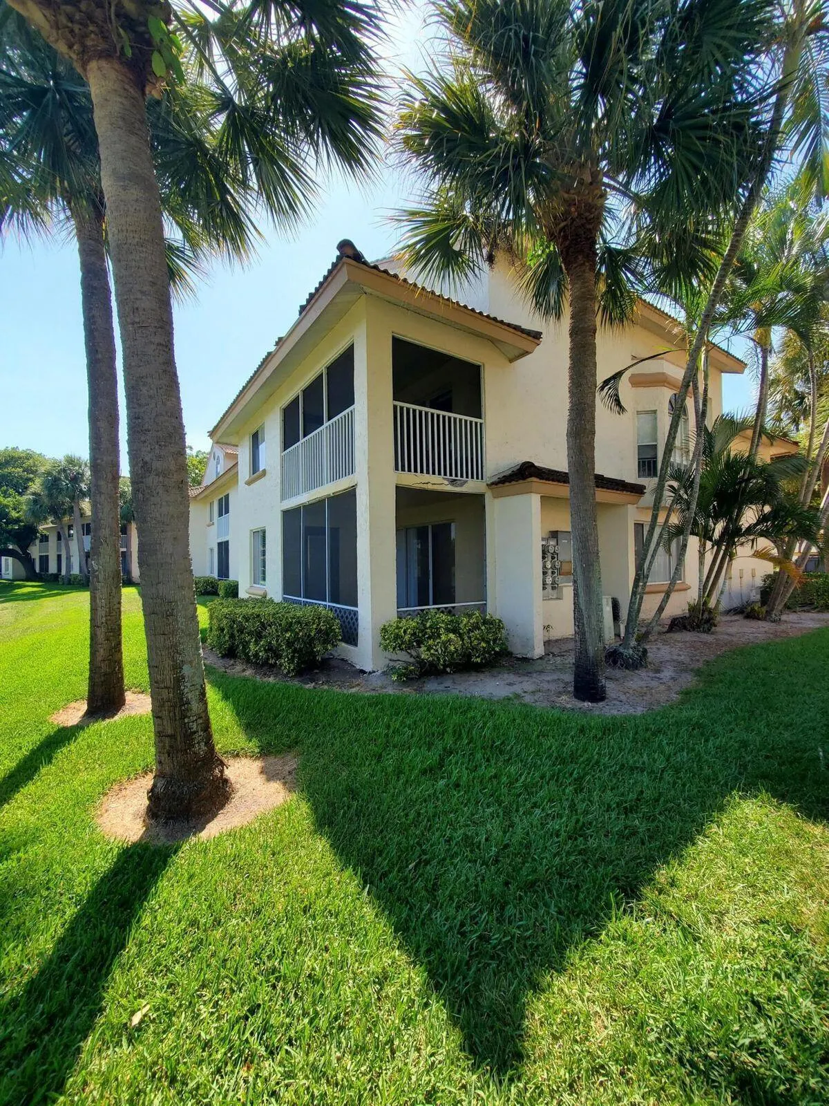 6101 GLENMOOR Drive