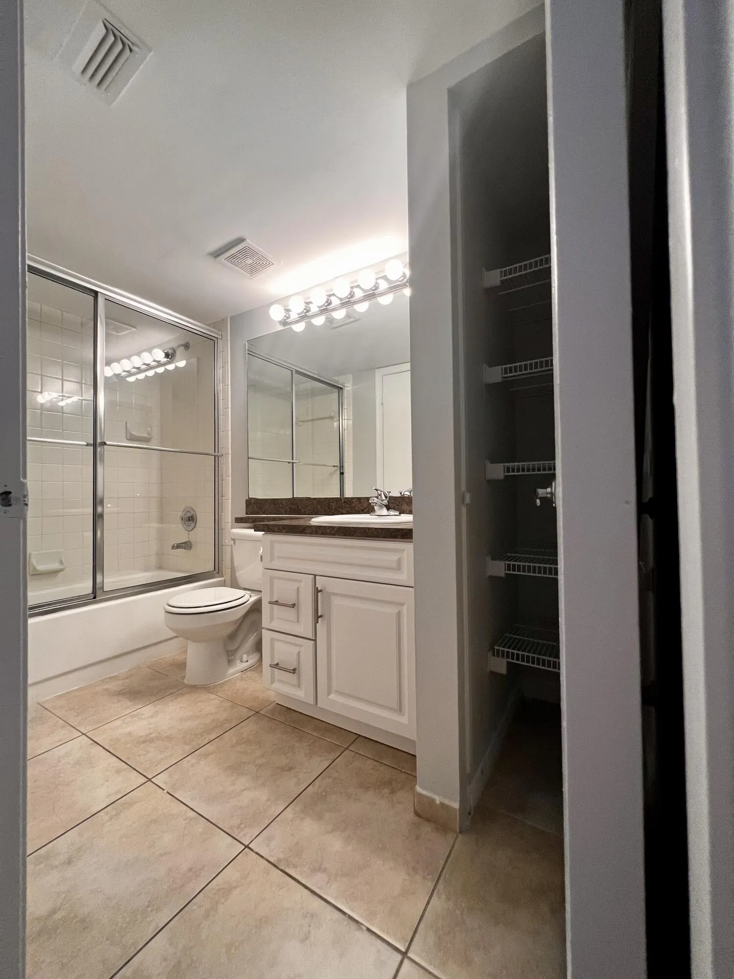 6101 GLENMOOR Drive