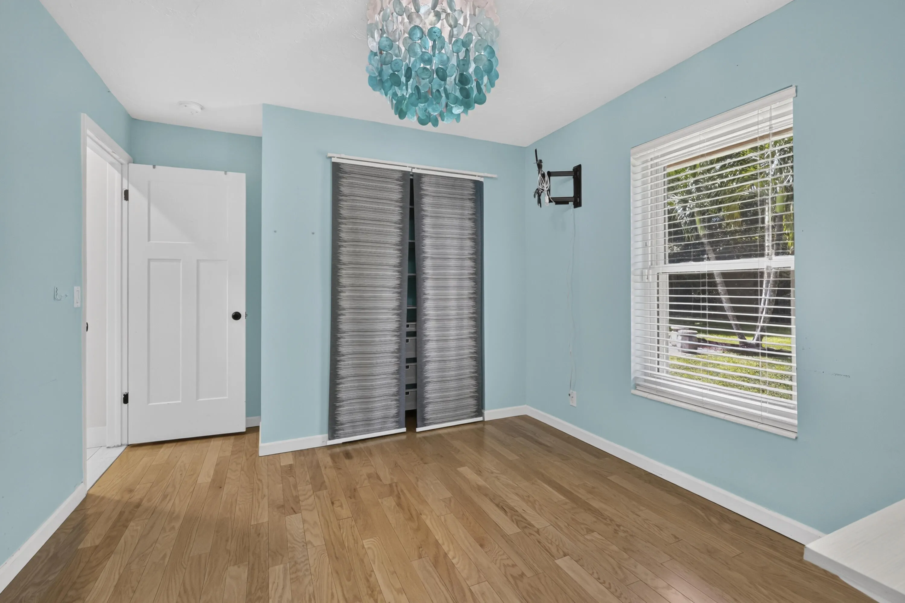127 Raven Court