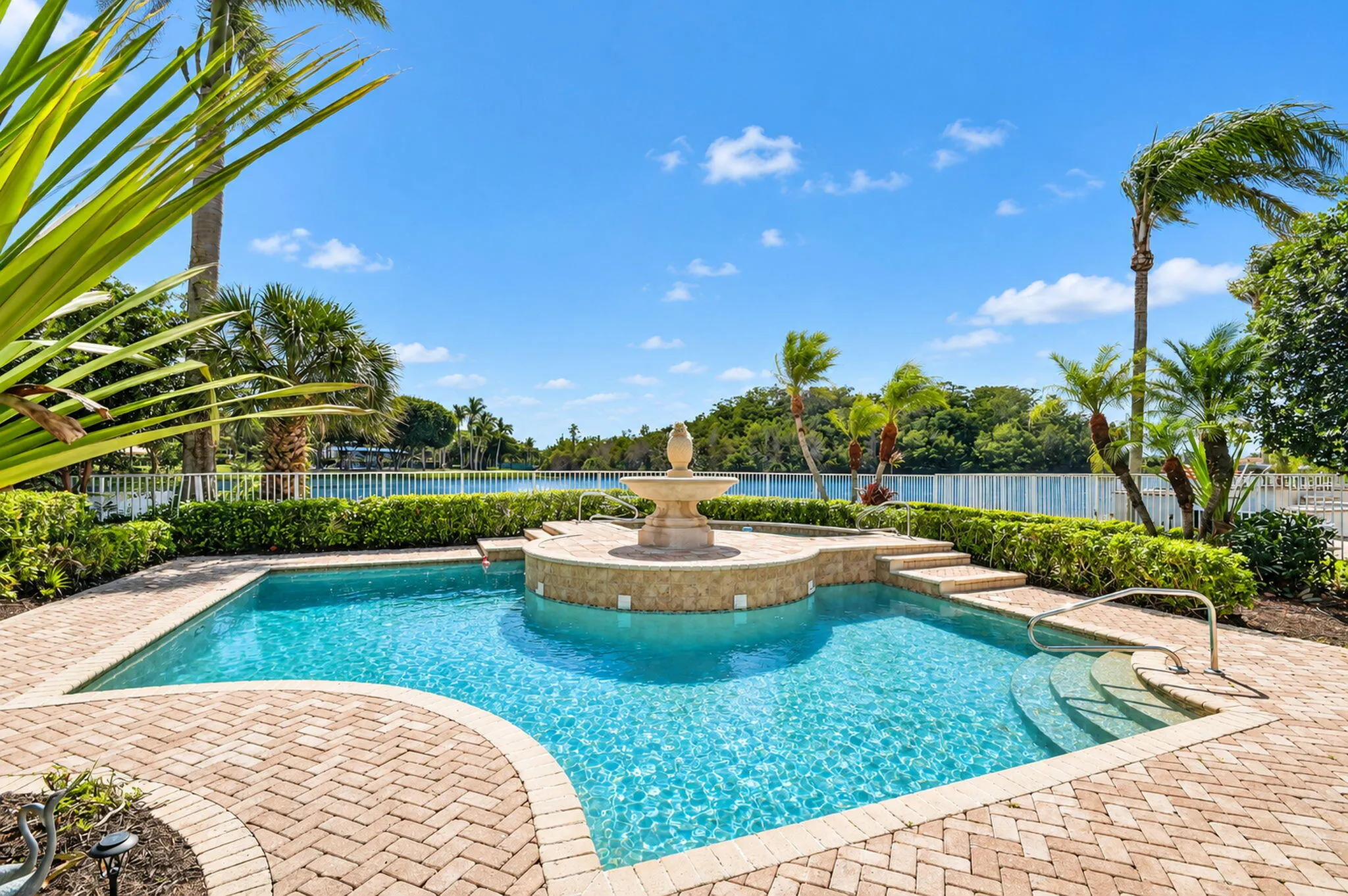 2286 MERRIWEATHER Way
