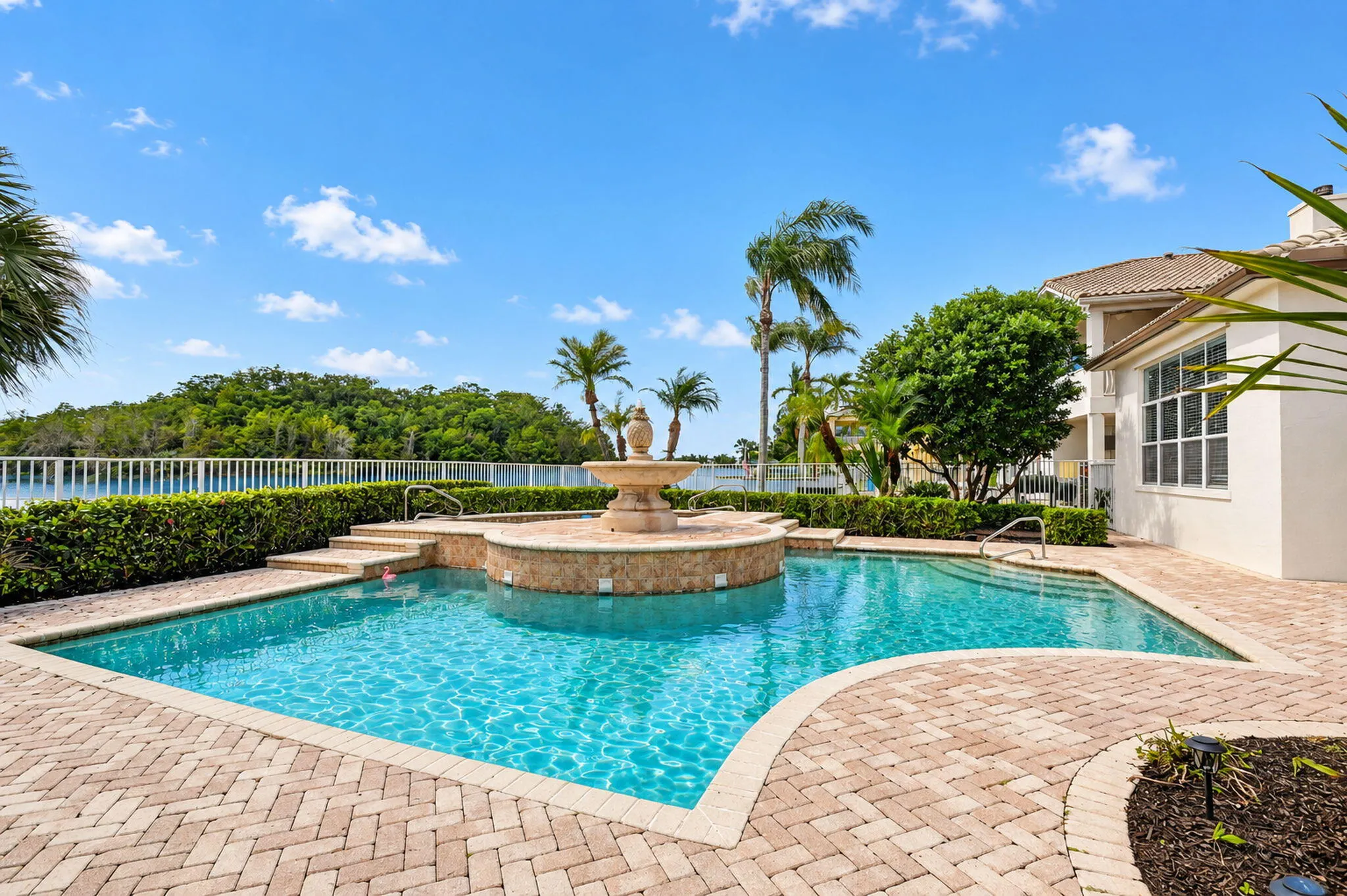 2286 MERRIWEATHER Way