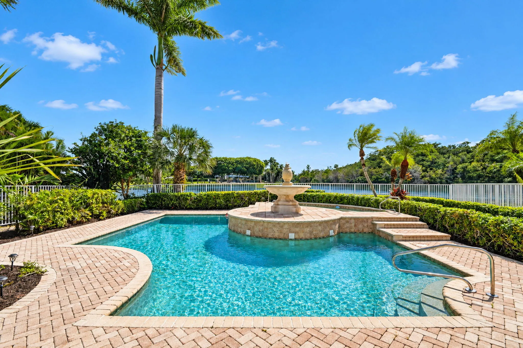 2286 MERRIWEATHER Way